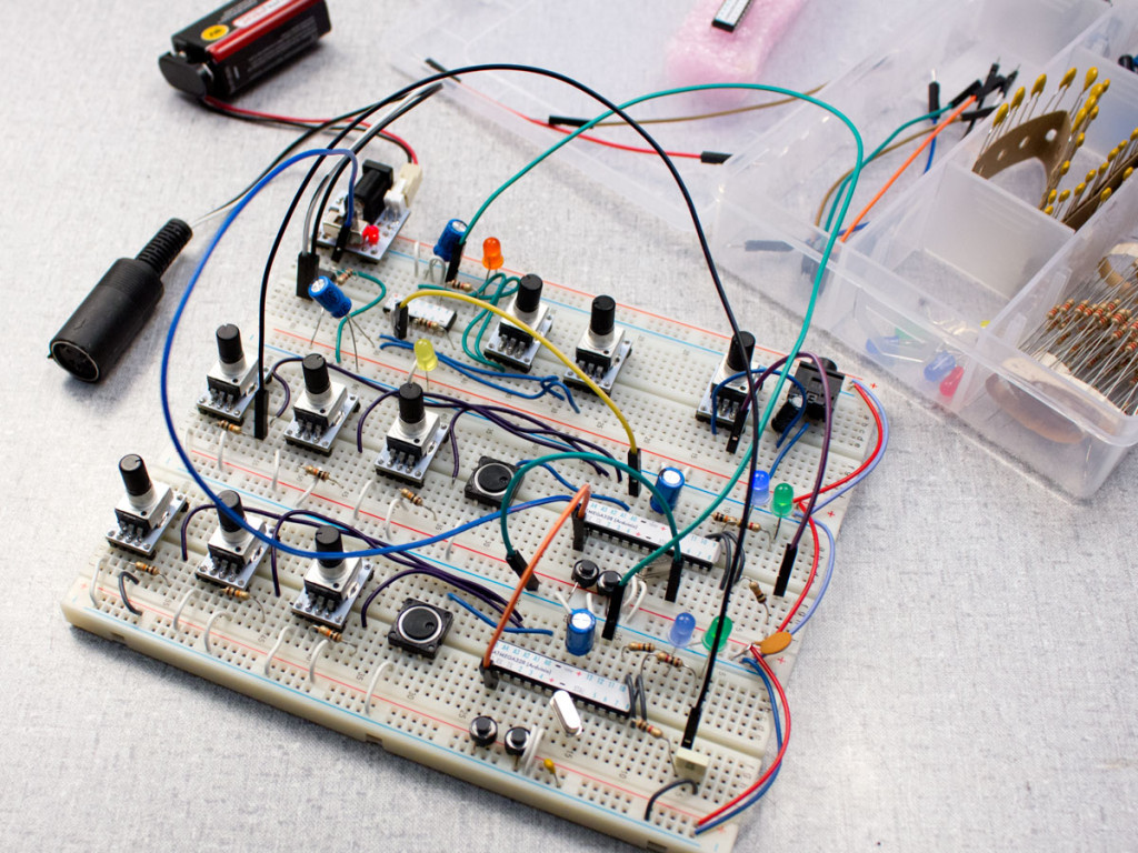 rad-fi-patchable-synth